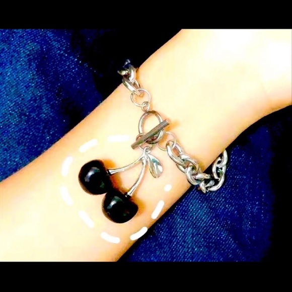 Jewelry - 🖤✨Black Cherry Bracelet ✨🖤